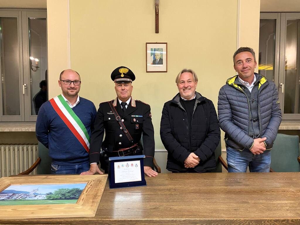 Paesana congeda e ringrazia il Luogotenente dei Carabinieri Maurizio Galmuzzi