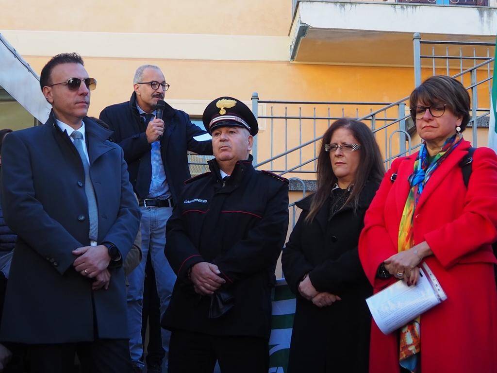 A Borgo San Dalmazzo una panchina rossa per le donne vittime di violenza