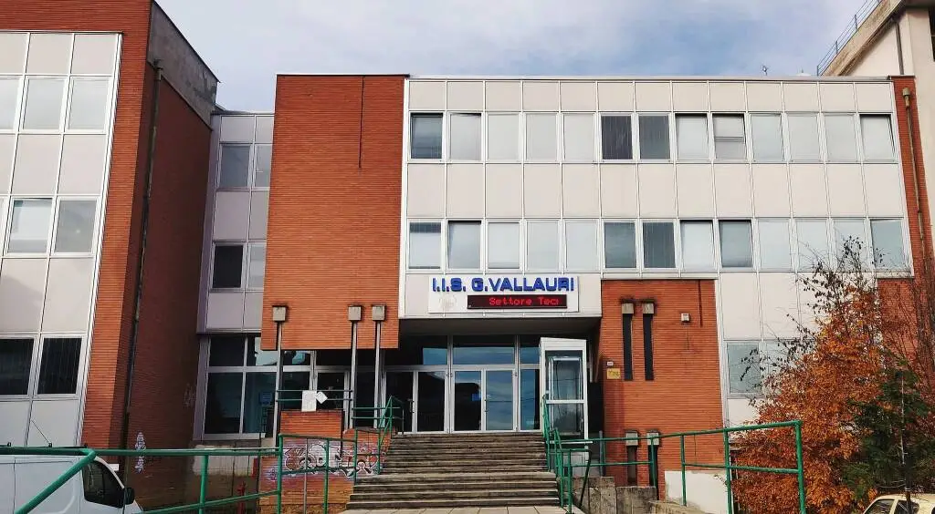 “Vallauri” 1° Liceo scientifico scienze applicate e 1° istituto tecnico per il lavoro in provincia