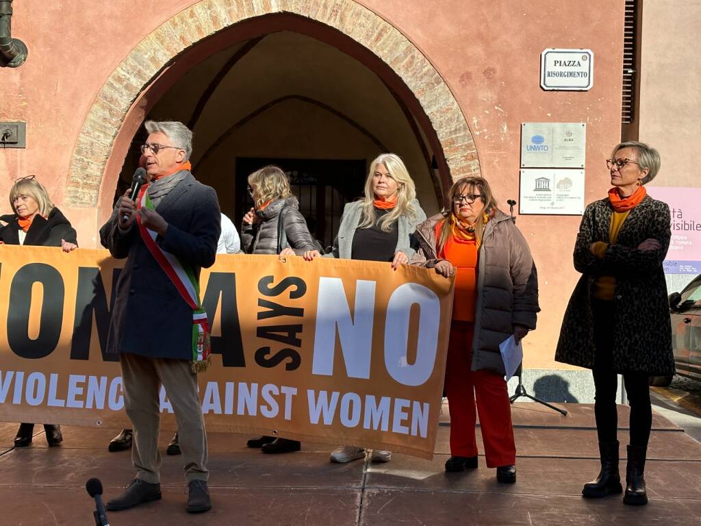 Giornata contro la violenza sulle donne Alba