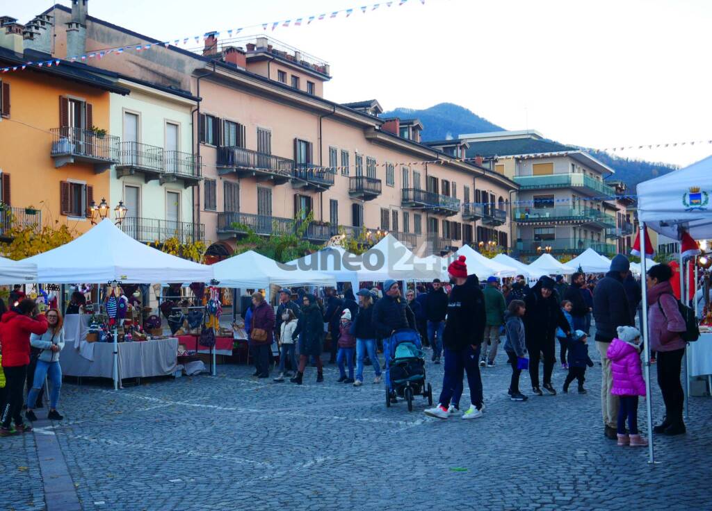 A Boves la 1ª giornata del Babbo Natale Bovesano 2023 &#8211; LE IMMAGINI