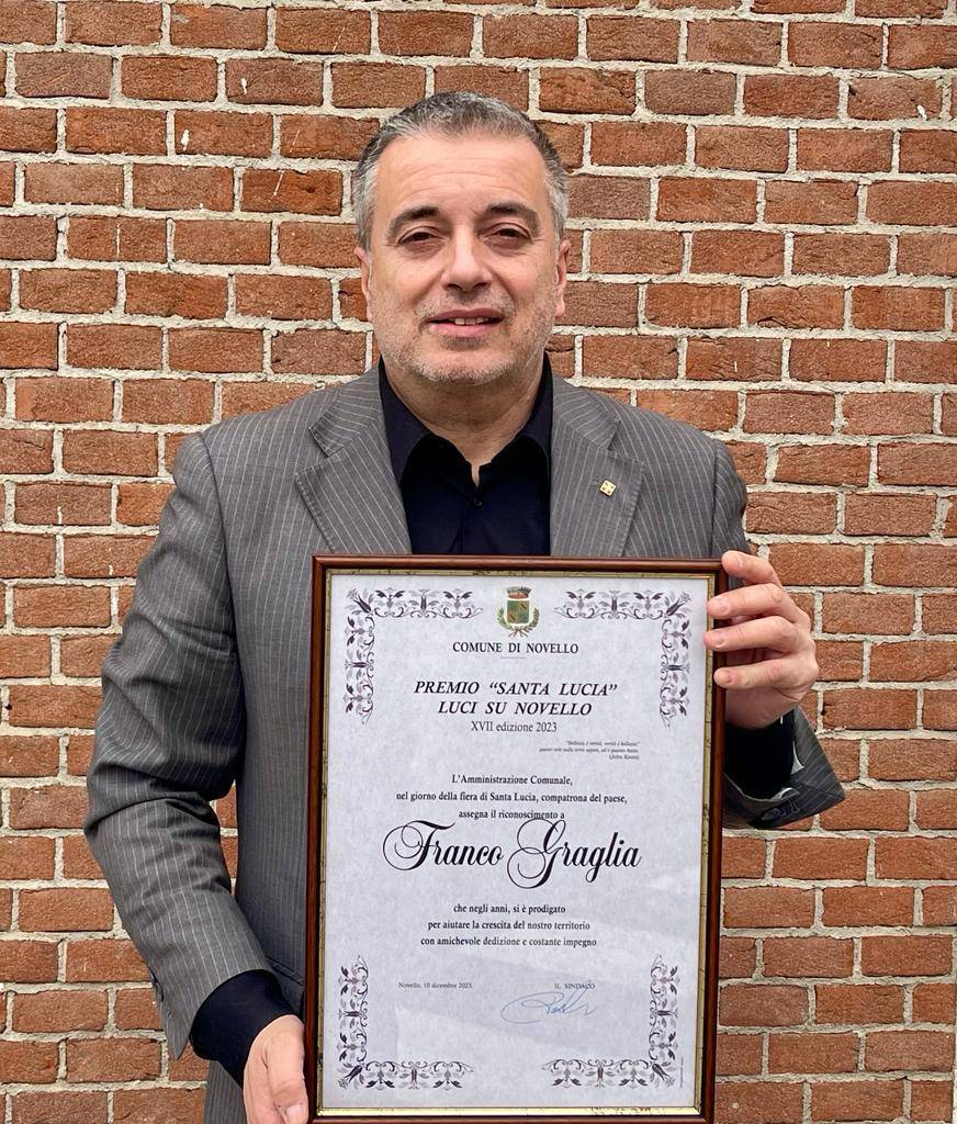 Novello premia e ringrazia Franco Graglia per il sostegno al territorio e ai suoi cittadini