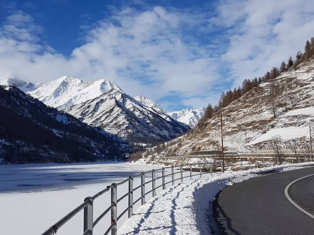 lago Pontechianale neve