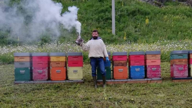 “Dal fiore al miele”, incontro a Casteldelfino con l’apicultore Gianluca Garnero
