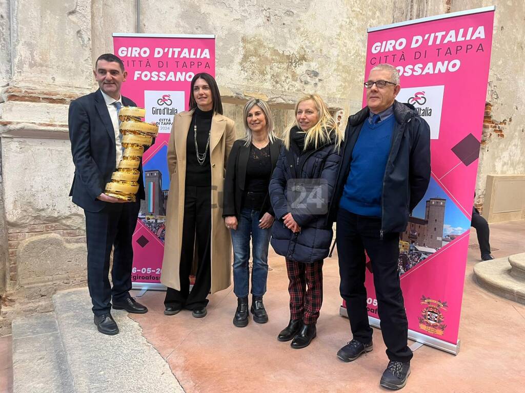 A Fossano il "Trofeo senza fine" del Giro d'Italia - LE IMMAGINI