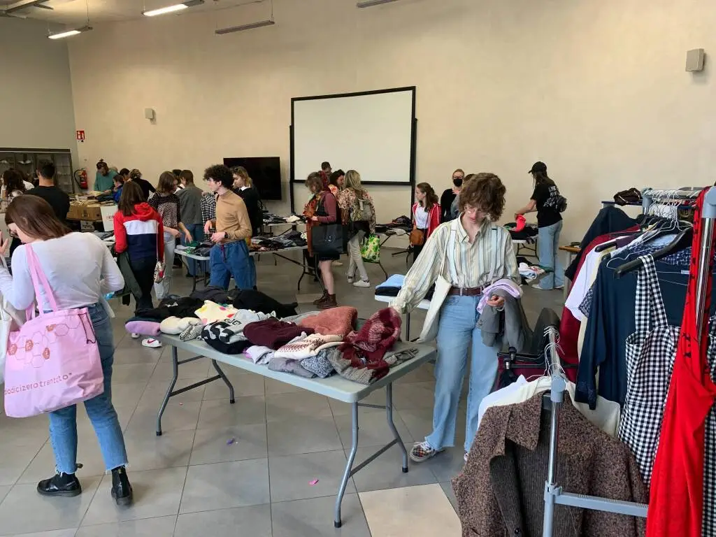 A Savigliano torna lo Swap Party per scambiarsi gli abiti usati