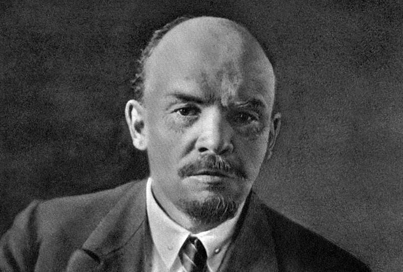 “Abbasso la guerra, viva Lenin!”: Rifondazione Cuneo ricorda il rivoluzionario russo