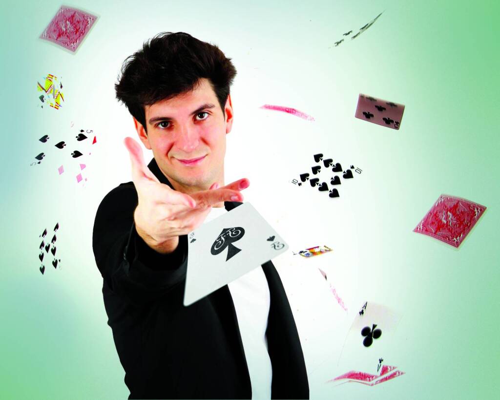 A Dronero arriva il campione europeo di magie con le carte Francesco Fontanelli