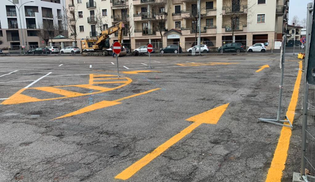 In piazza Schiaparelli a Savigliano 40 parcheggi bianchi durante i lavori di riqualificazione - LE IMMAGINI