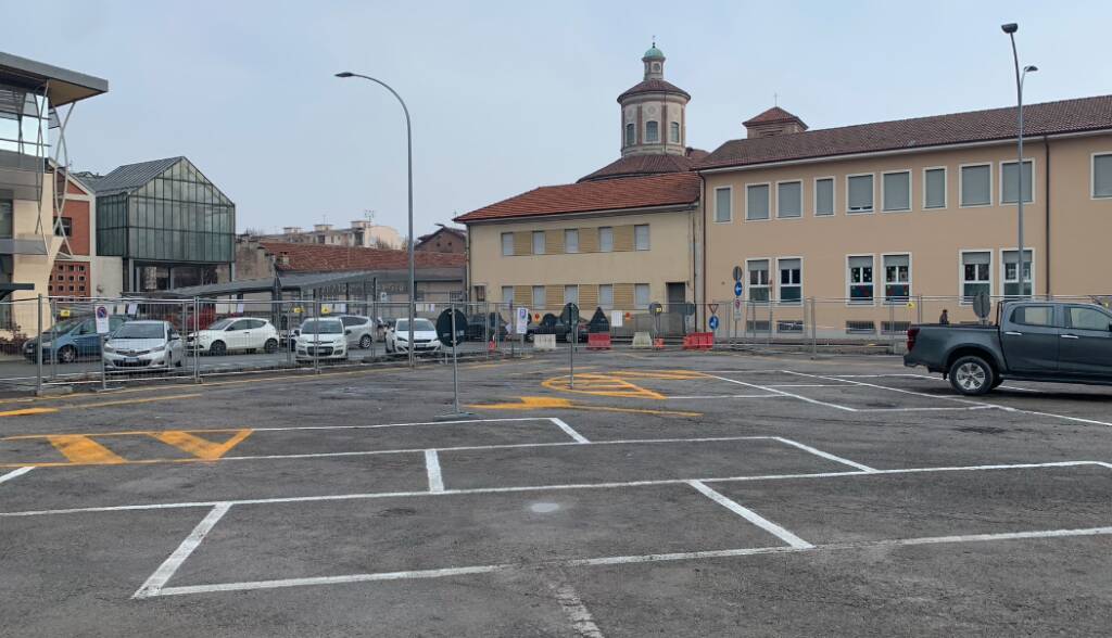 In piazza Schiaparelli a Savigliano 40 parcheggi bianchi durante i lavori di riqualificazione &#8211; LE IMMAGINI