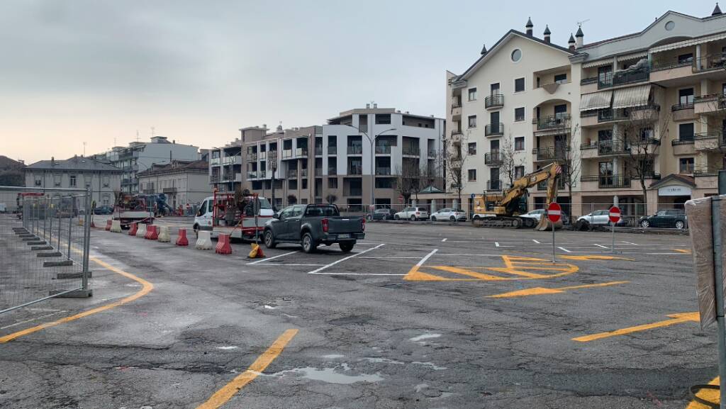 In piazza Schiaparelli a Savigliano 40 parcheggi bianchi durante i lavori di riqualificazione &#8211; LE IMMAGINI