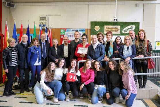 Cuneo, installato al Grandis il primo defibrillatore del progetto “Fammi battere il cuore”