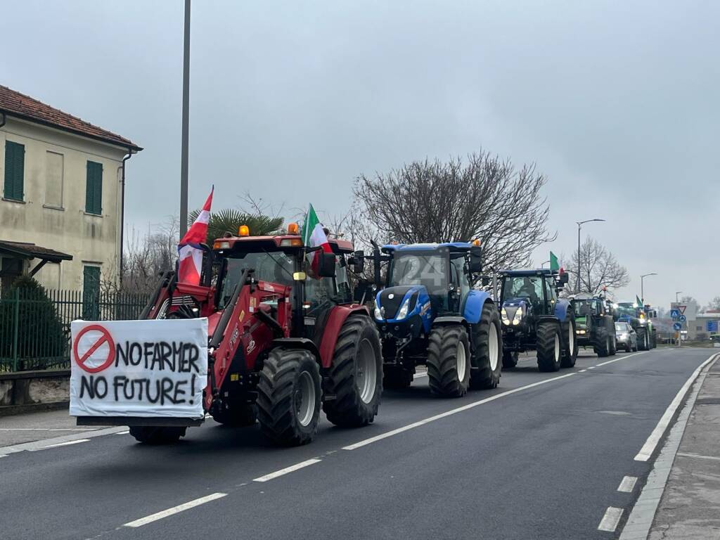La protesta degli agricoltori: il corteo di trattori a Fossano - LE IMMAGINI