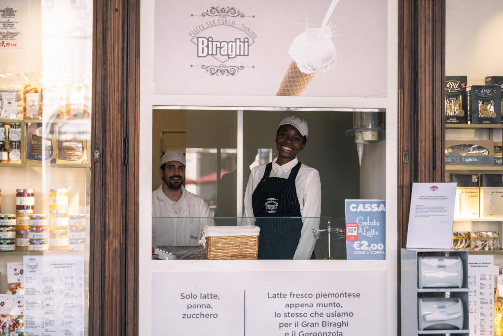 Il celebre gelato al latte di Biraghi torna in piazza San Carlo a Torino
