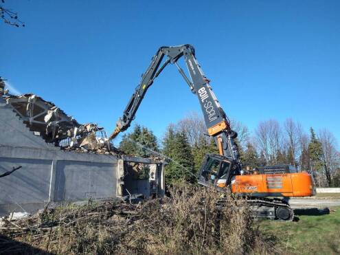 A Cuneo iniziata la demolizione di un fabbricato dell’ex caserma Montezemolo