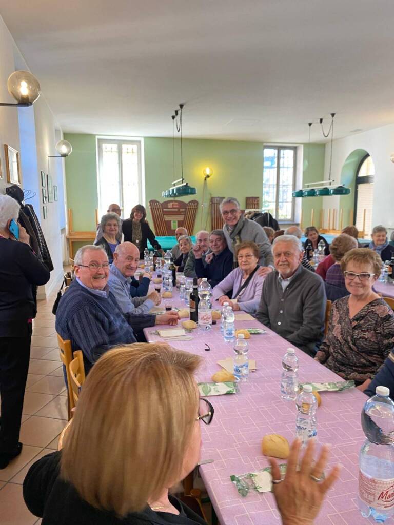 Oltre 60 persone al pranzo di Carnevale dei Centri anziani di Alba