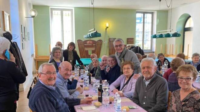 Oltre 60 persone al pranzo di Carnevale dei Centri anziani di Alba