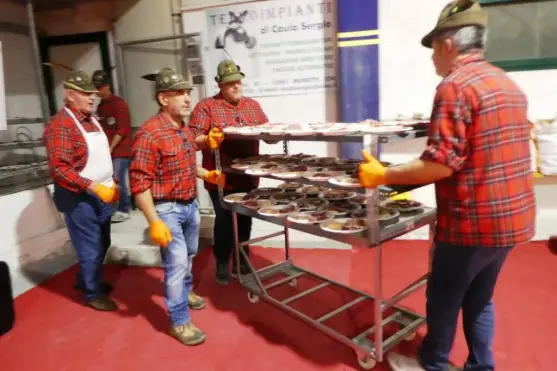 In tantissimi alla Bagna cauda degli alpini beinettesi