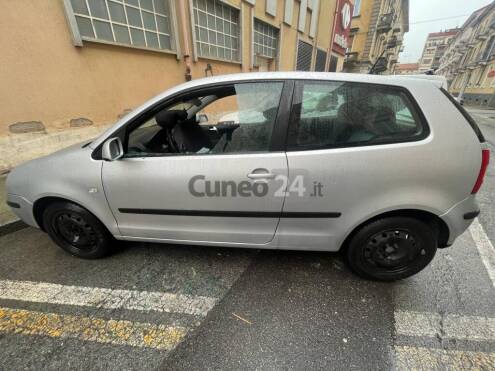 Cuneo, continuano e si estendono i raid vandalici contro le auto parcheggiate in centro