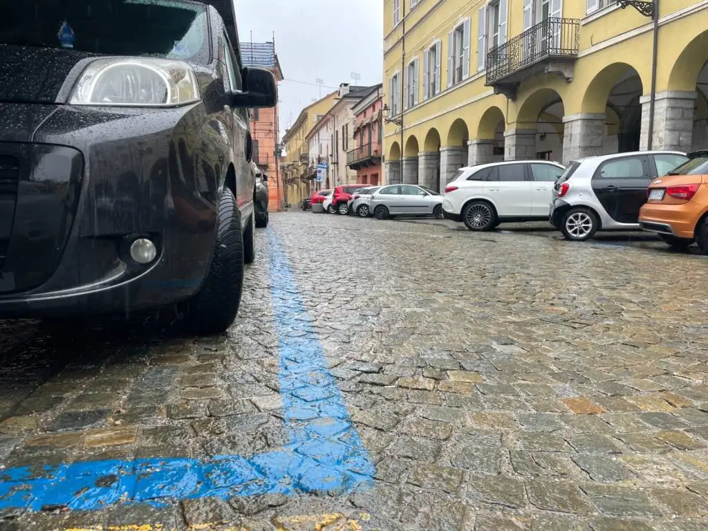 A Cuneo parcheggi blu a pagamento anche nel mese di agosto