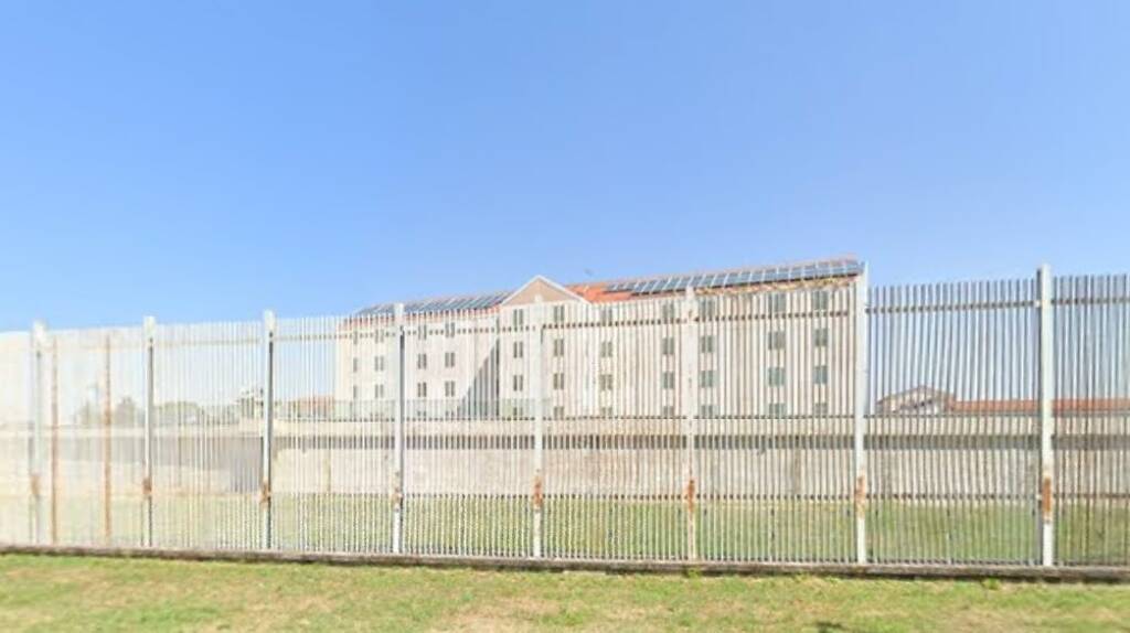 Ancora violenza nel carcere di Cuneo. Detenuto aggredisce con calci e pugni gli agenti