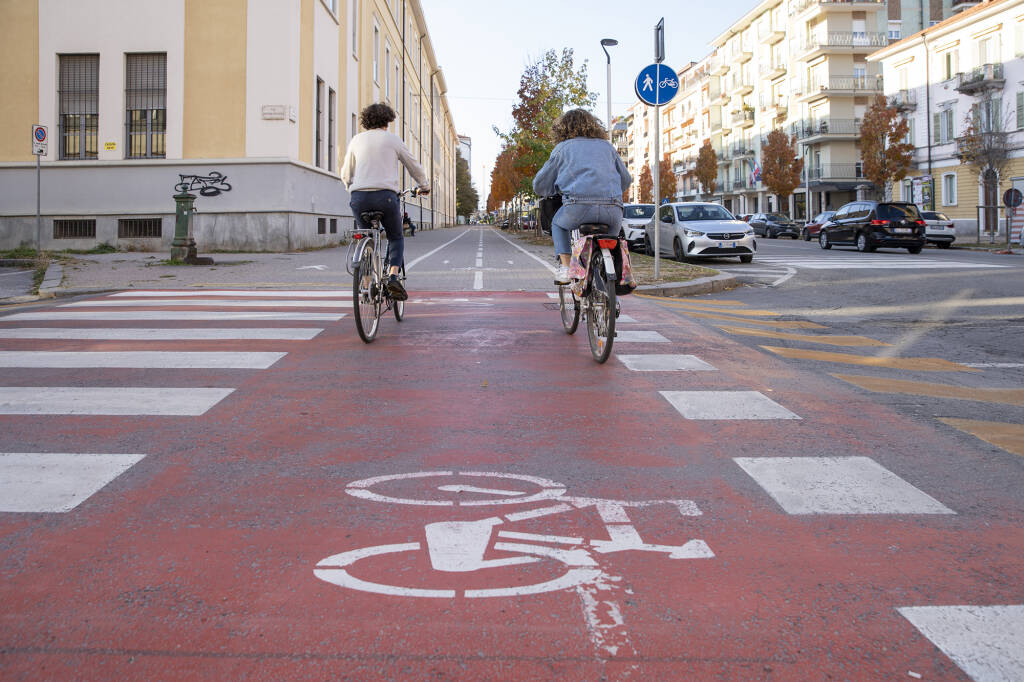 Cuneo, premiare chi va al lavoro in bici con buoni spesa nei negozi cittadini