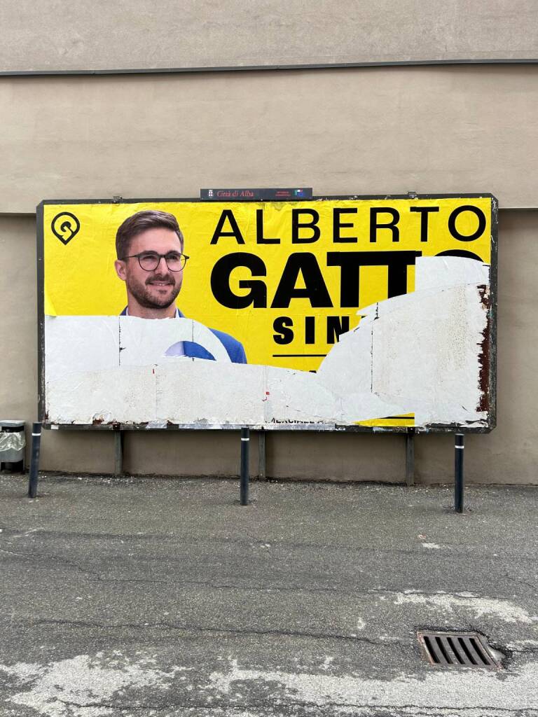 manifesto elettorale alberto gatto candidato sindaco alba vandalizzato