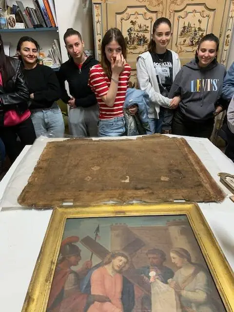 Vallauri, studenti in visita al laboratorio di restauro dei Fratelli Dutto