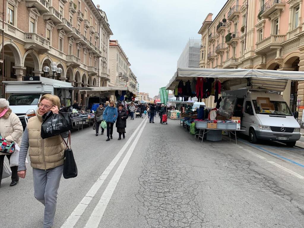 mercato corso Nizza Cuneo