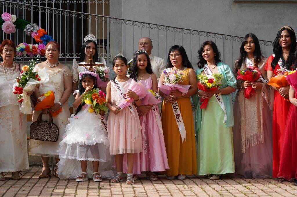 La festa religiosa filippina di Flores de Mayo e Santacruzan - LE IMMAGINI