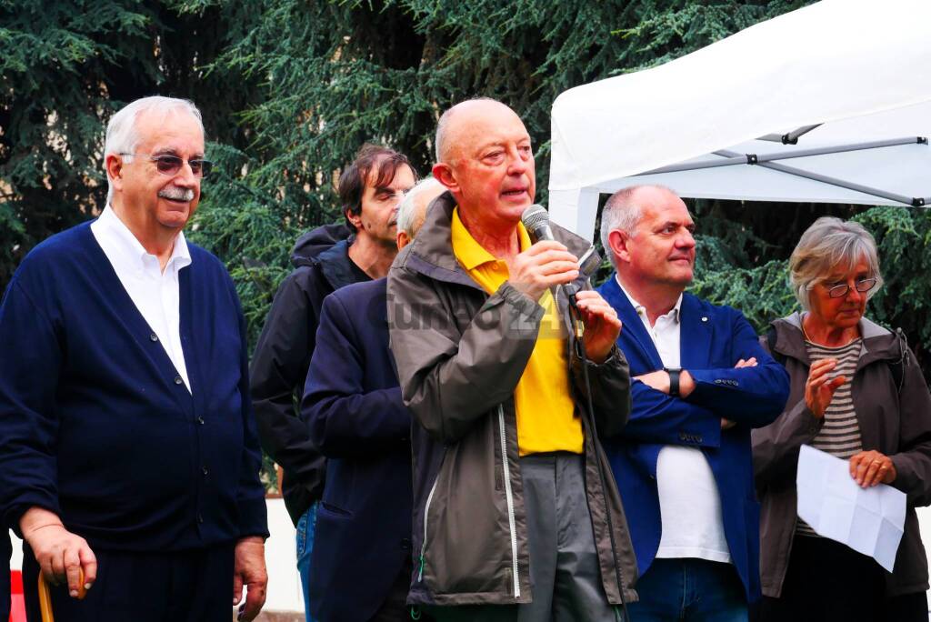 Cuneo, in piazza Europa &#8220;I cedri rimangono&#8221; &#8211; LE IMMAGINI DELLA MANIFESTAZIONE