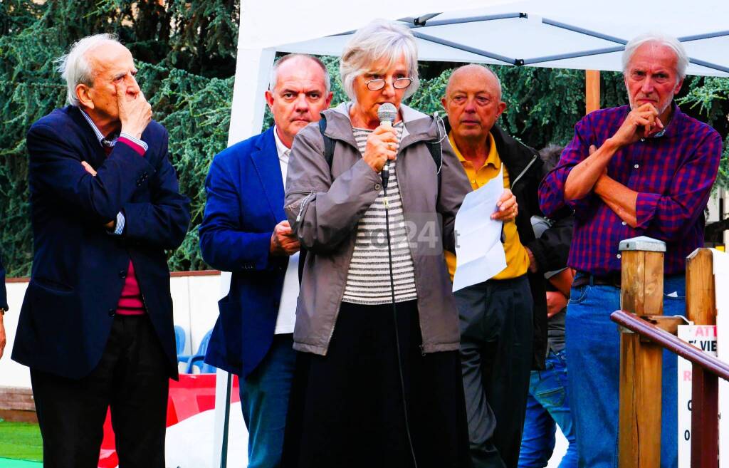 Cuneo, in piazza Europa &#8220;I cedri rimangono&#8221; &#8211; LE IMMAGINI DELLA MANIFESTAZIONE