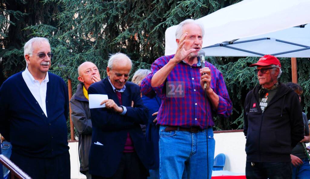 Cuneo, in piazza Europa &#8220;I cedri rimangono&#8221; &#8211; LE IMMAGINI DELLA MANIFESTAZIONE