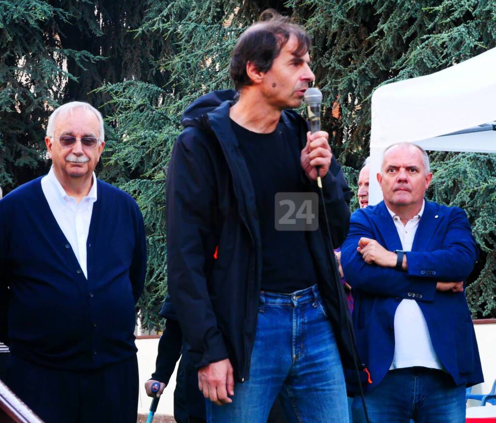 Cuneo, in piazza Europa &#8220;I cedri rimangono&#8221; &#8211; LE IMMAGINI DELLA MANIFESTAZIONE