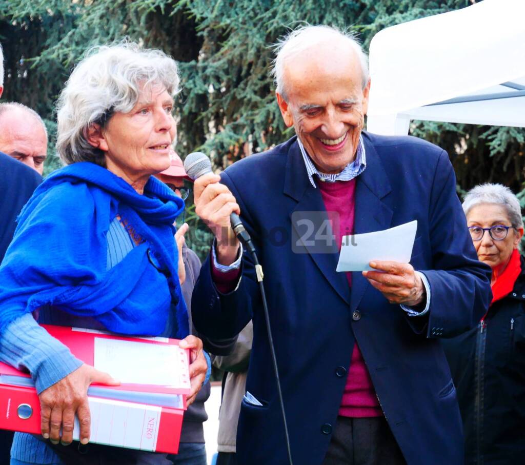 Cuneo, in piazza Europa &#8220;I cedri rimangono&#8221; &#8211; LE IMMAGINI DELLA MANIFESTAZIONE