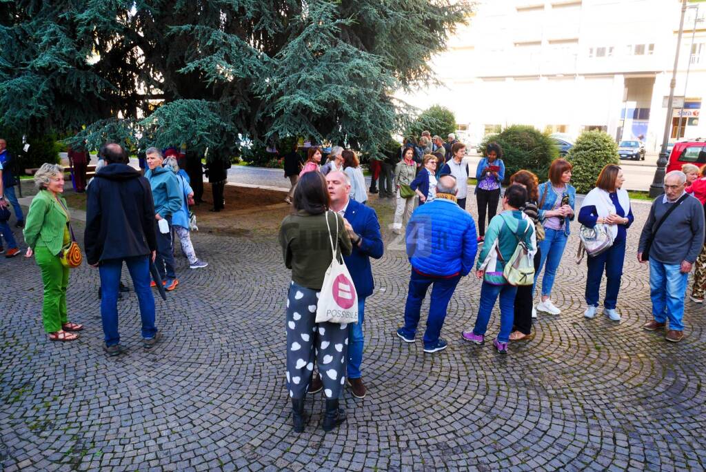 Cuneo, in piazza Europa &#8220;I cedri rimangono&#8221; &#8211; LE IMMAGINI DELLA MANIFESTAZIONE