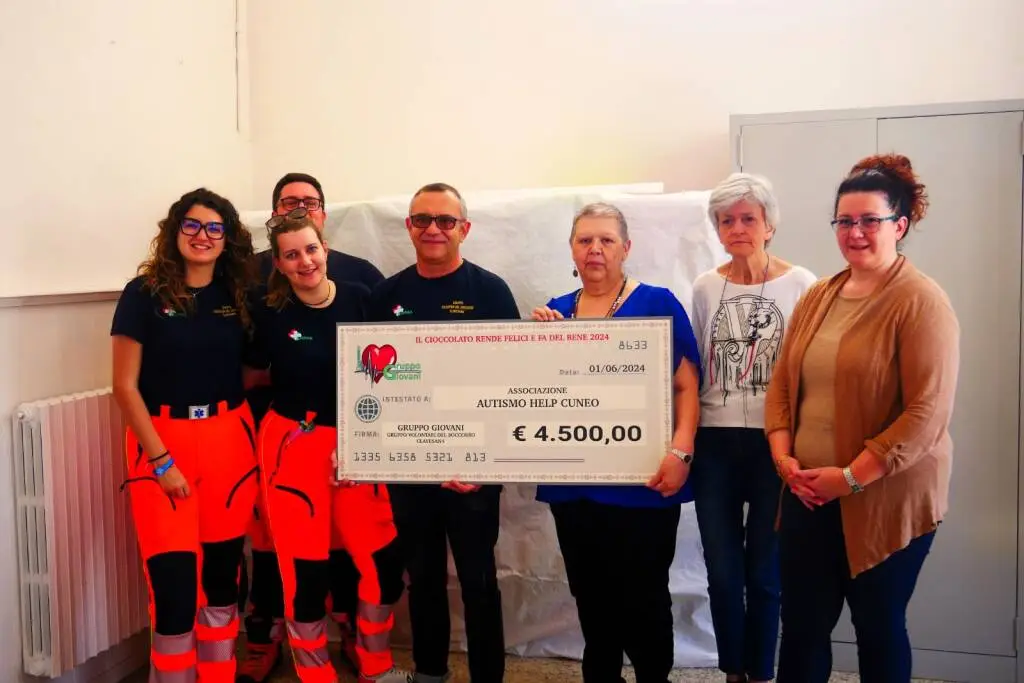 I Volontari del Soccorso di Clavesana donano 4500 euro ad Autismo Help