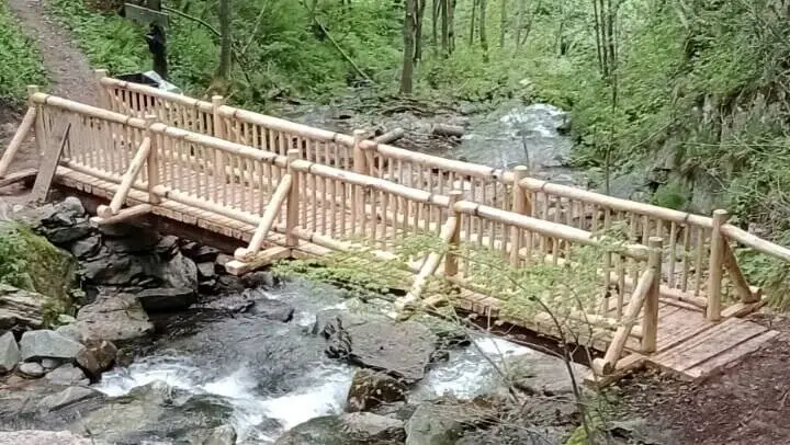 Nuova passerella per il “Giro delle cascate” del Saut in Valle Pesio