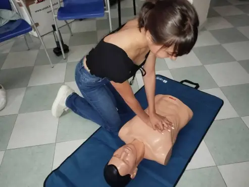 Primo soccorso e defibrillatore: un corso per 53 studenti fossanesi