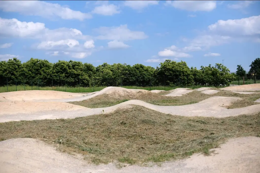 Bambini e ragazzi in bici: attività guidate gratuite al Pump track park di Costigliole Saluzzo