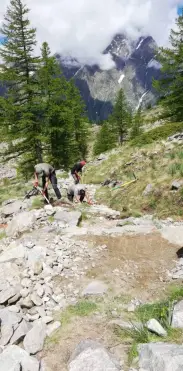 Lavori sulla mulattiera del Vallone Lourousa