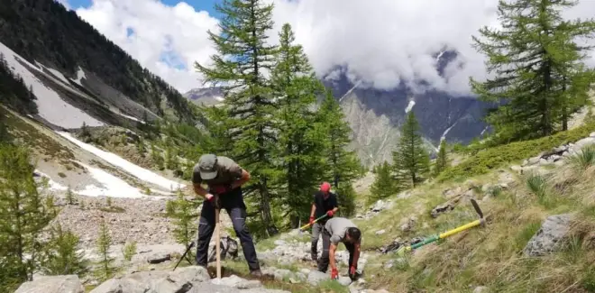 Lavori sulla mulattiera del Vallone Lourousa