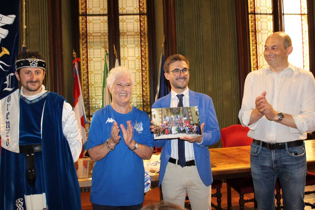 consegna targa 40 anni borgo san lorenzo