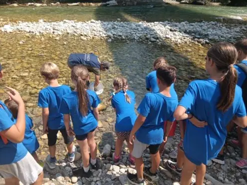 A Cuneo 5mila piccole trote ripopolano il fiume del Parco Fluviale Gesso e Stura