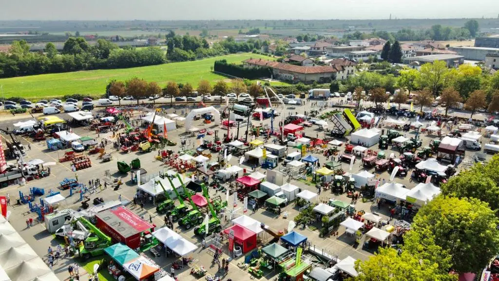 Mezzi agricoli innovativi, razza bovina Frisona e sostenibilità ambientale protagonisti a Saluzzo