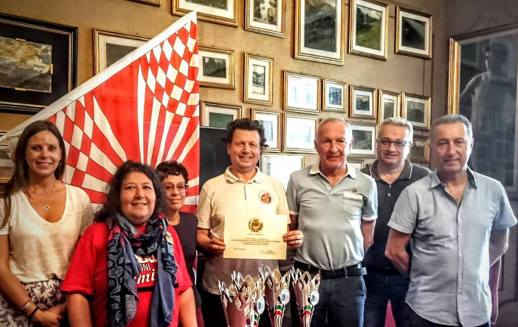 I campioni d&#8217;Italia del borgo San Martino di Saluzzo ricevuti da Sindaco e giunta