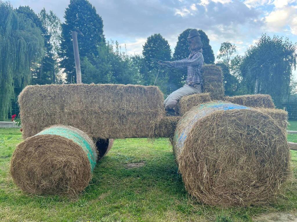 Chiusa di Pesio, installazione di balle di fieno de "Ji Agricul da Ciüsa" per Ciusa Duvarta 2024 - LE IMMAGINI