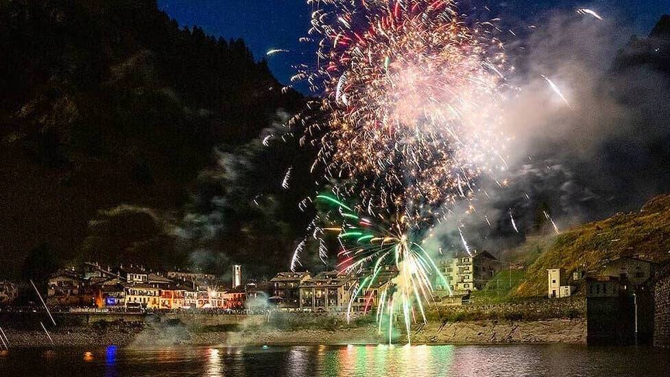 fuochi d'artificio lago di Pontechianale