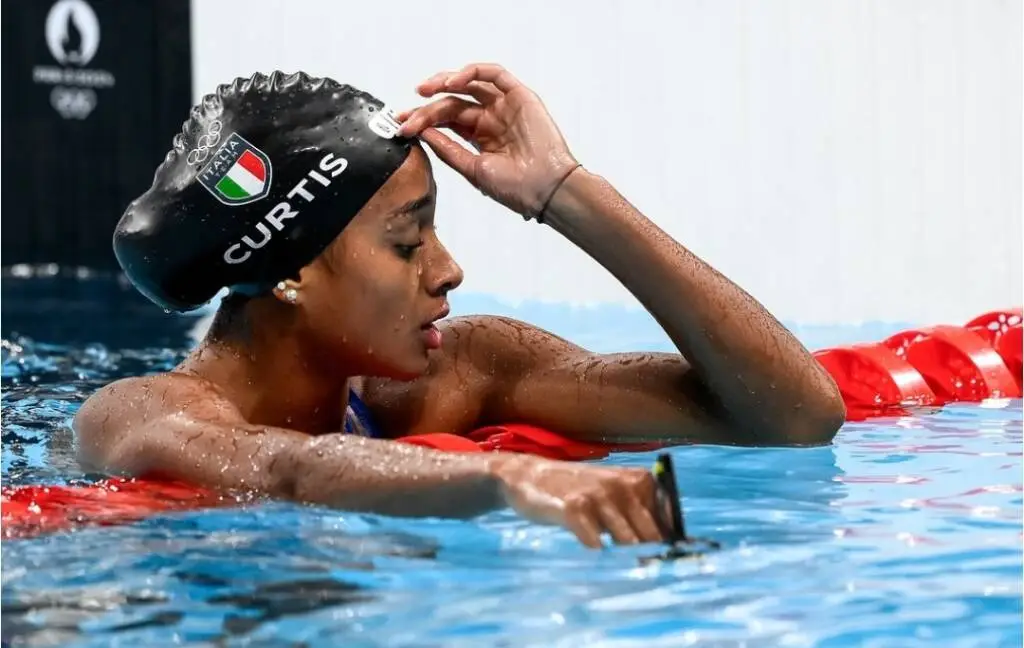 Sara Curtis chiude le sue prime Olimpiadi tra le 16 nuotatrici più veloci del mondo