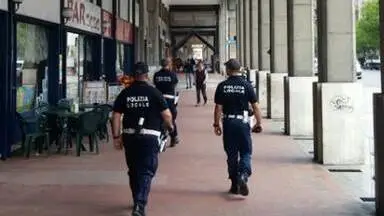 Ubriaco sfreccia in monopattino sotto i portici di Corso Giolitti a Cuneo: denunciato